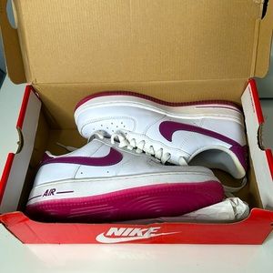 Nike women’s shoe size 7